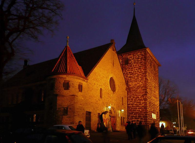 Bothfeld erleuchtete Kirche zu Weihnachten
